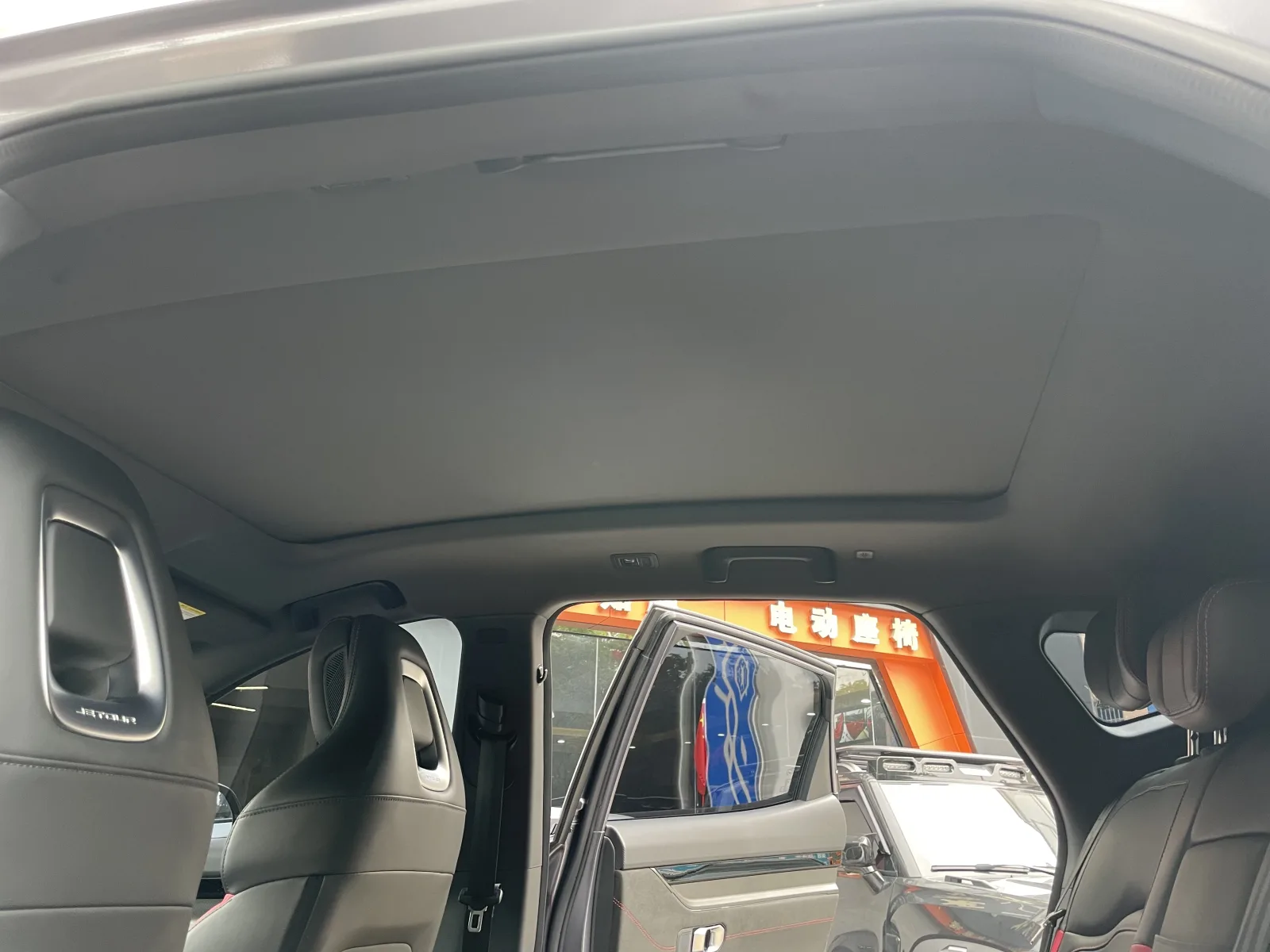 Jetour Jetour Dasheng 1.6T DCT Roi PLUS 2023 d'occasion — photo 2 — showroom Dakar