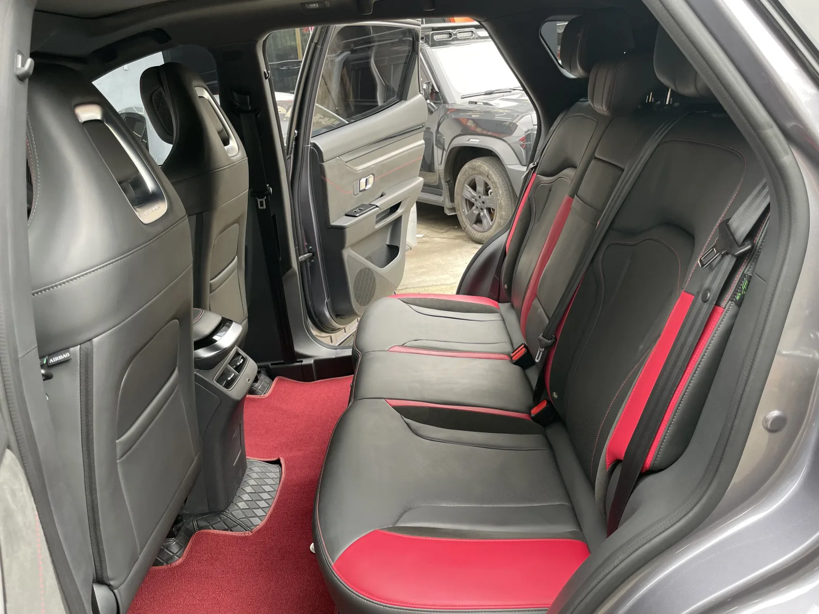Jetour Jetour Dasheng 1.6T DCT Roi PLUS 2023 d'occasion — photo 3 — showroom Dakar