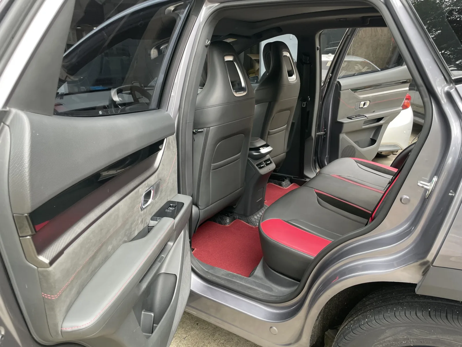 Jetour Jetour Dasheng 1.6T DCT Roi PLUS 2023 d'occasion — photo 4 — showroom Dakar