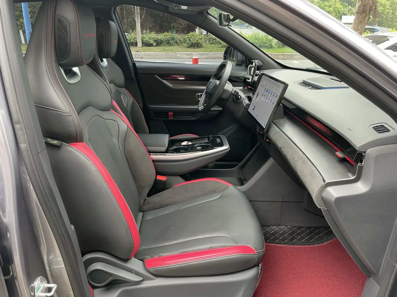 Jetour Jetour Dasheng 1.6T DCT Roi PLUS 2023 d'occasion — photo 8 — showroom Dakar