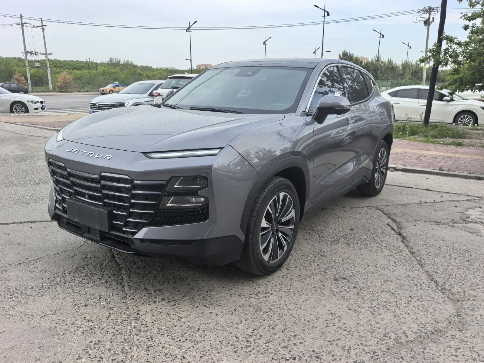 Jetour Jetour Dasheng 1.6T DCT Roi PLUS 2022 d'occasion — photo 3 — showroom Dakar