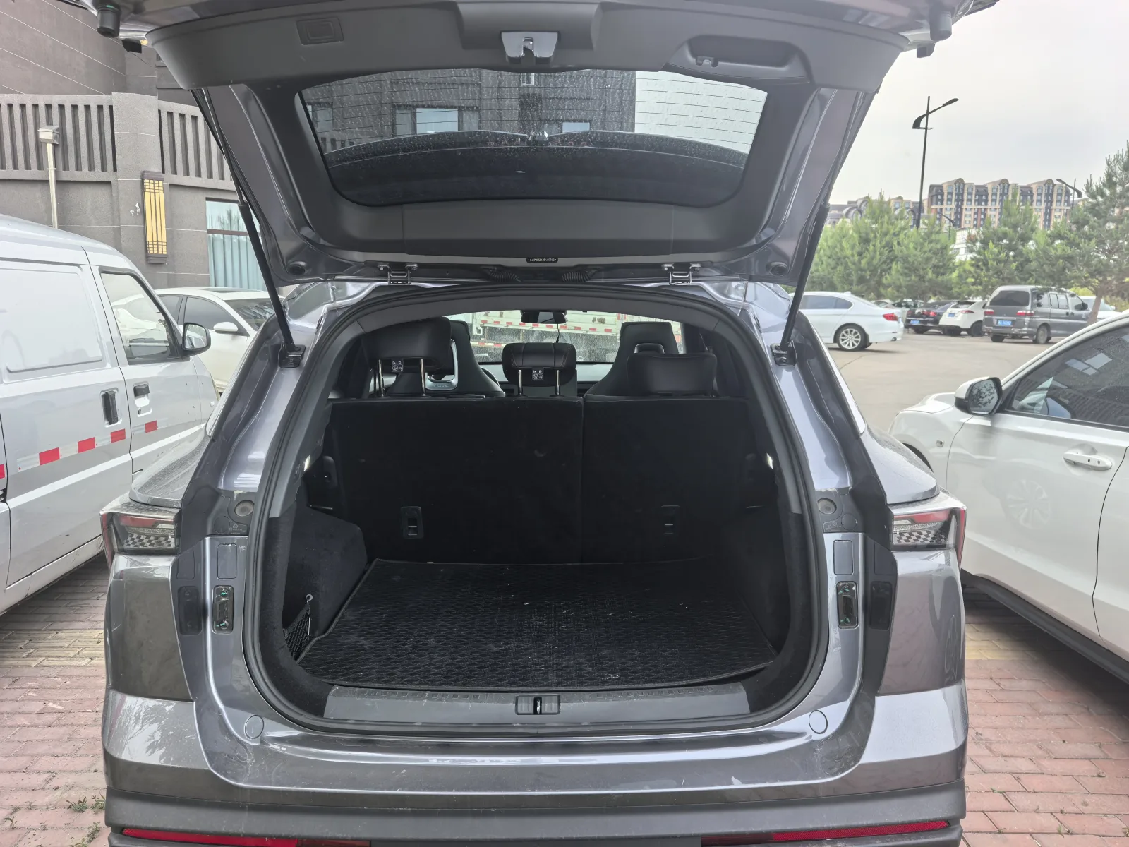 Jetour Jetour Dasheng 1.6T DCT Roi PLUS 2022 d'occasion — photo 8 — showroom Dakar