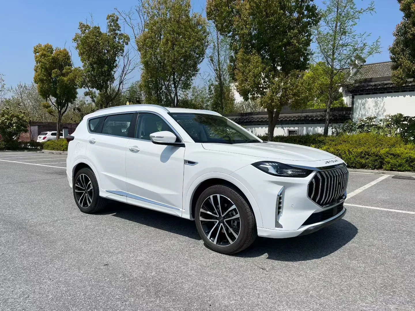 Jetour X70 Plus 2022 d'occasion — photo 1 — showroom Dakar