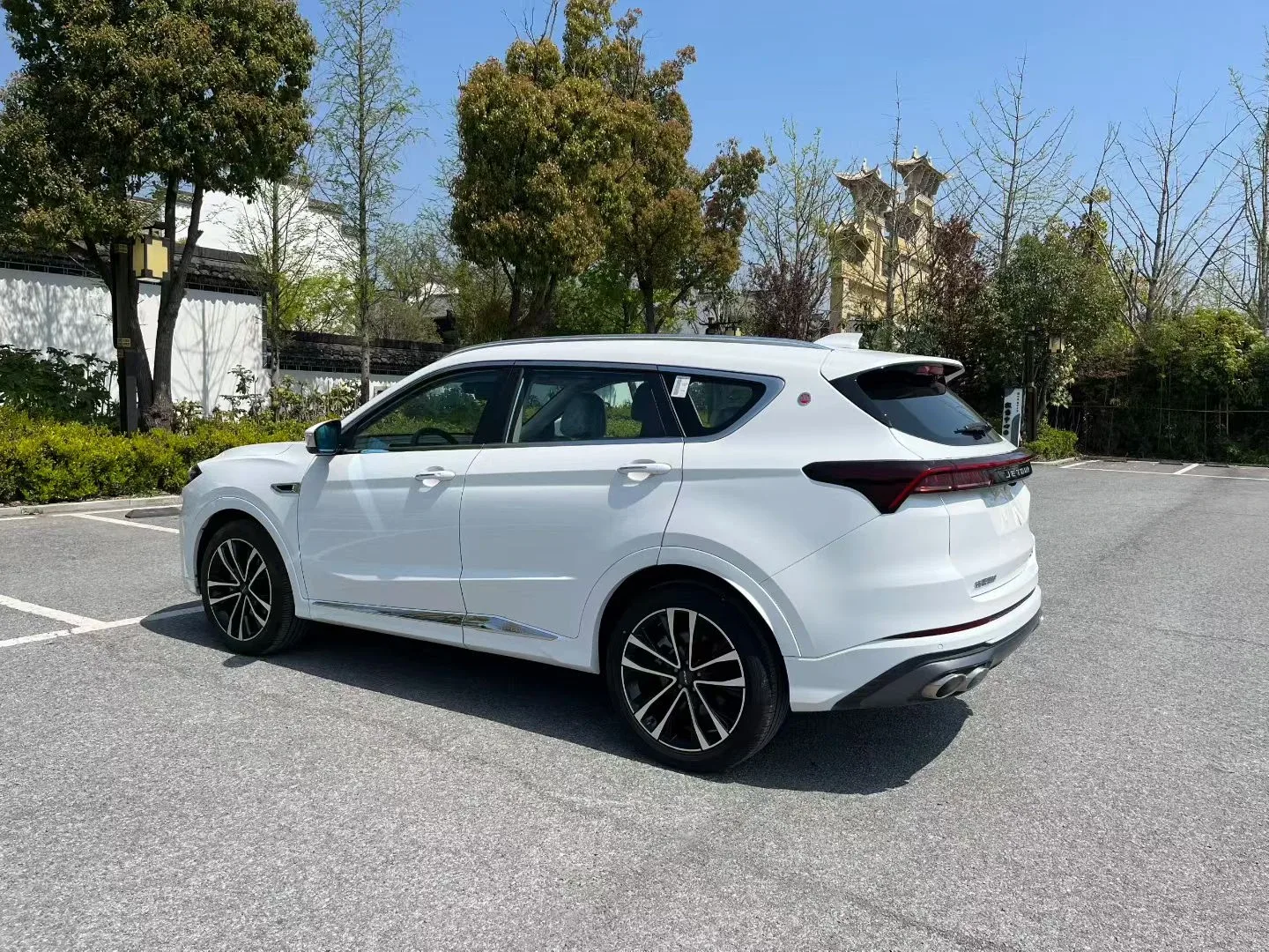 Jetour X70 Plus 2022 d'occasion — photo 2 — showroom Dakar