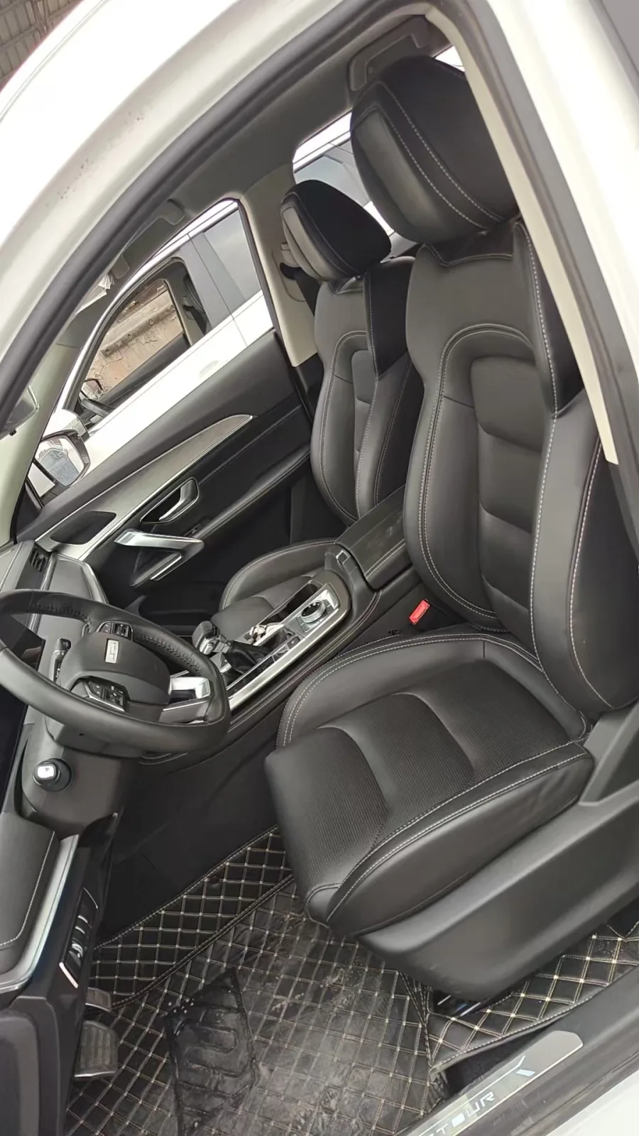 Jetour X70 Plus 2022 d'occasion — photo 12 — showroom Dakar