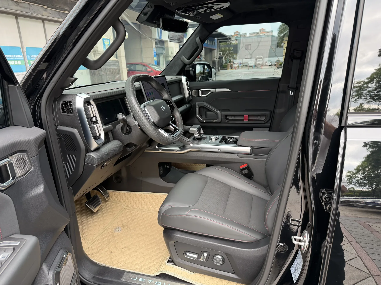 Jetour T2 2.0T 4WD Traveler PRO+ 2023 d'occasion — photo 2 — showroom Dakar