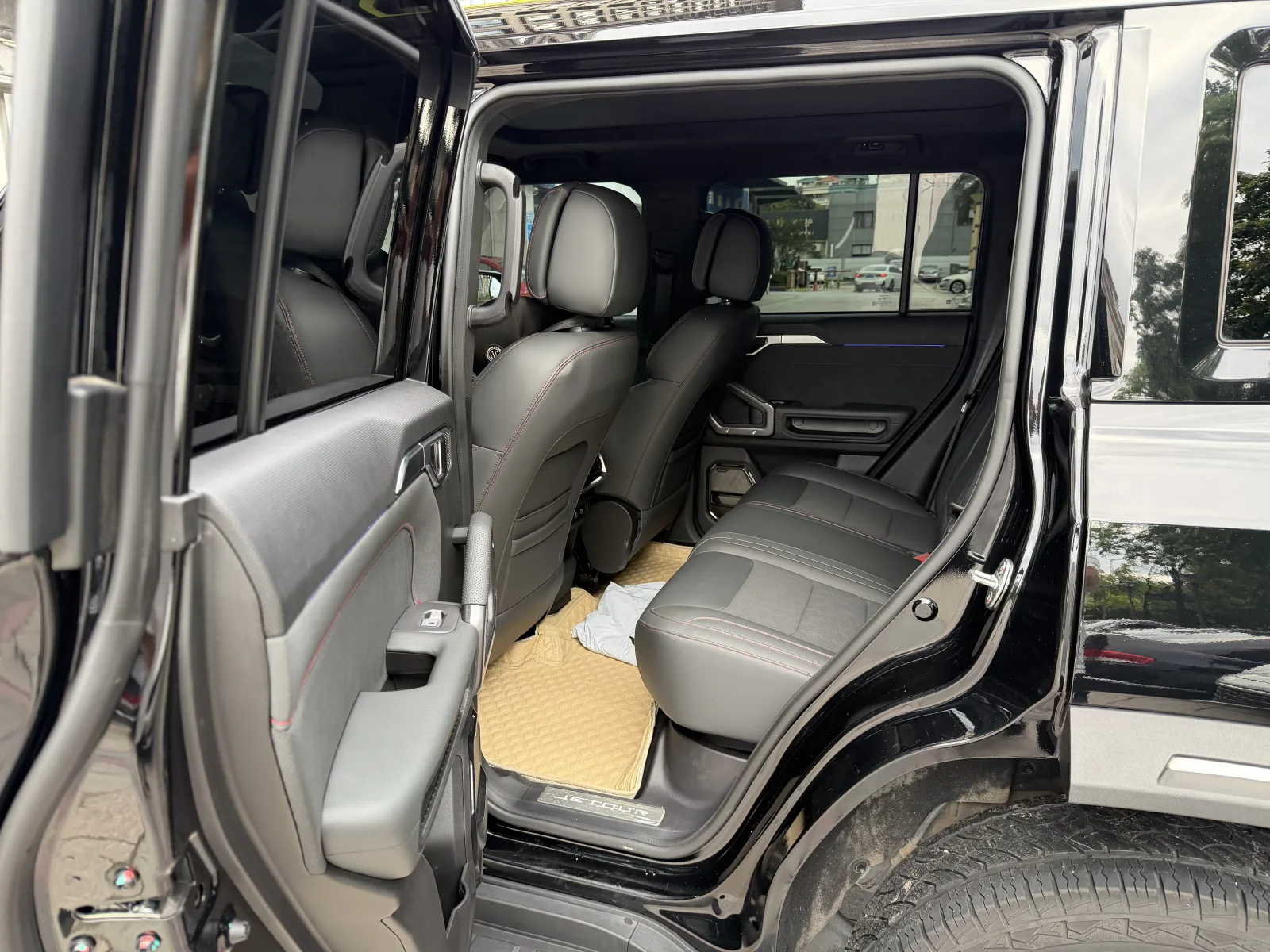 Jetour T2 2.0T 4WD Traveler PRO+ 2023 d'occasion — photo 3 — showroom Dakar