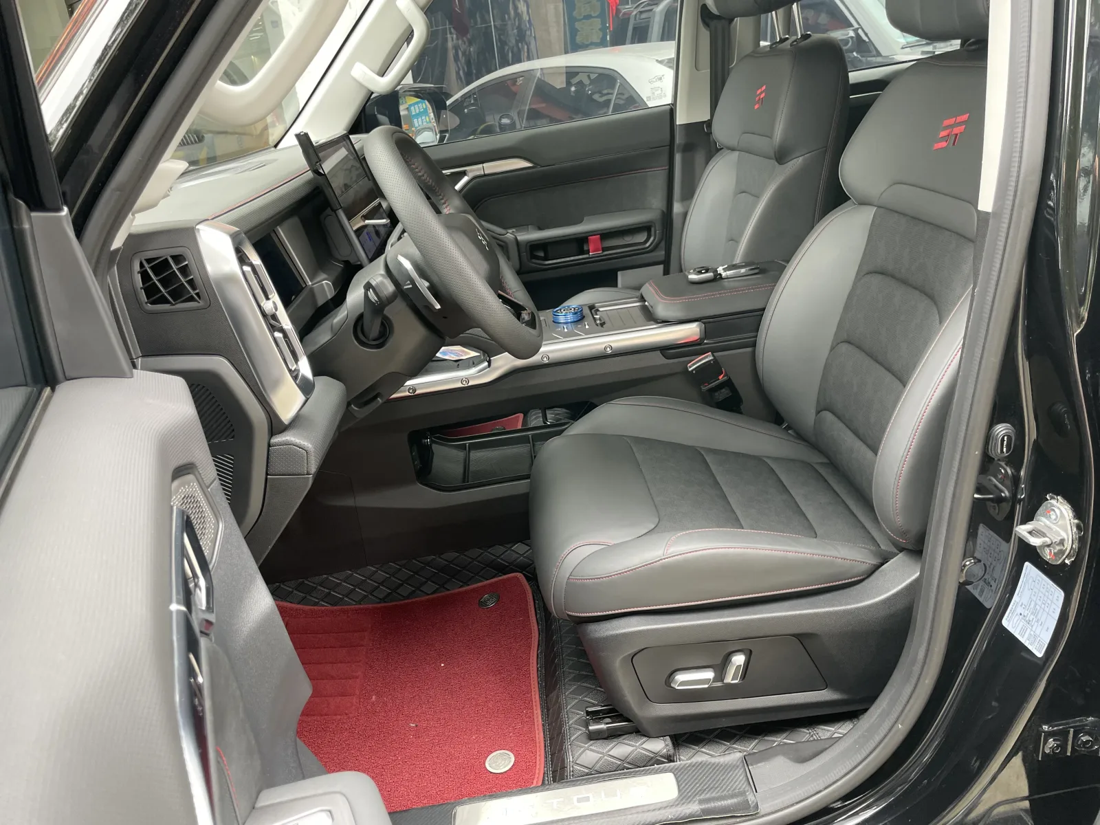Jetour T2 2.0T 4WD Traveler PRO+ 2024 d'occasion — photo 4 — showroom Dakar